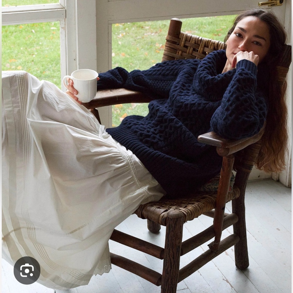 Dôen GILLIAN SWEATER -
- NAVY